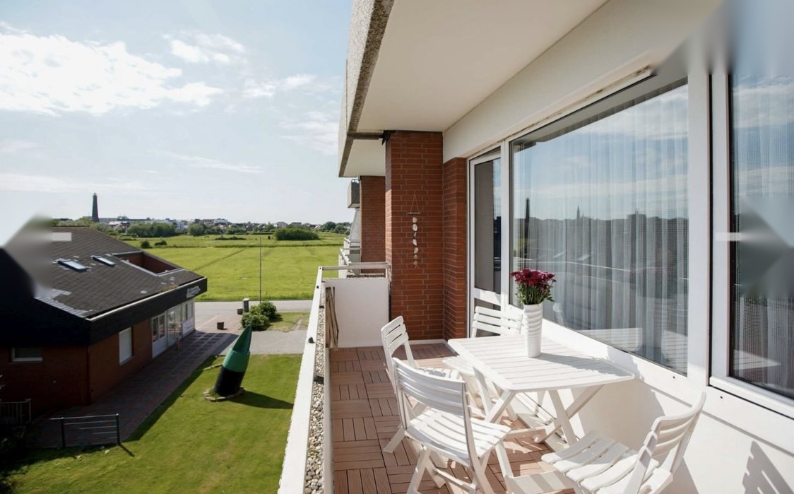 Südbalkon mit Leuchtturmblick